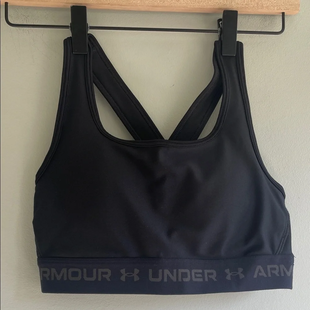 Under Armour Women's Sleek Black Sports Bra